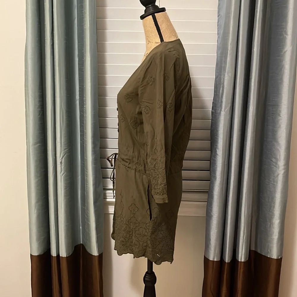 Army green Size Medium shorts romper with lace cutout detail - Picture 2 of 4